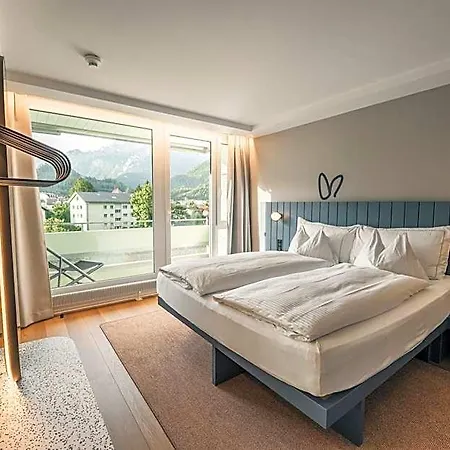Hop & Otel 2*